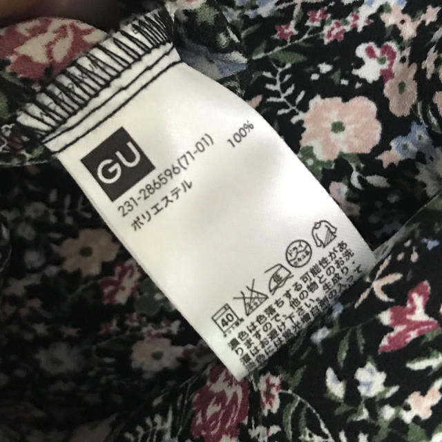 GU(ジーユー)のGU 完売色✴︎秋の花柄フリルトップス 長袖 レディースのトップス(カットソー(長袖/七分))の商品写真