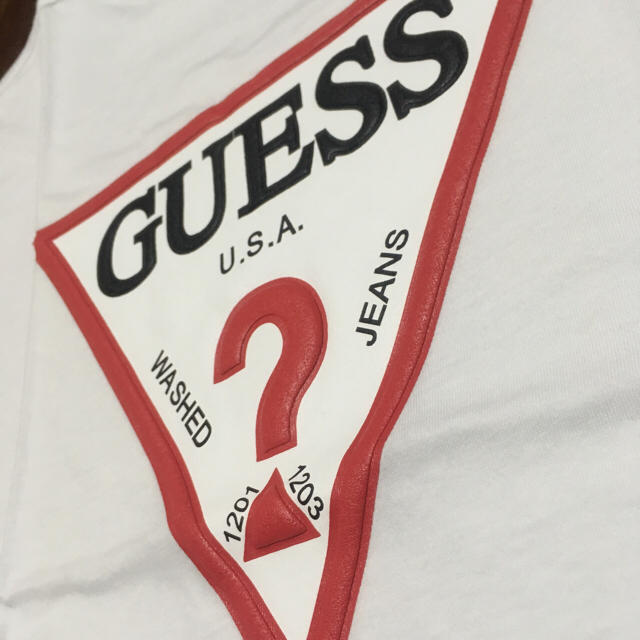 GUESS(ゲス)のguess tシャツ 白 新品 タグ付き 値下げしました メンズのトップス(Tシャツ/カットソー(半袖/袖なし))の商品写真