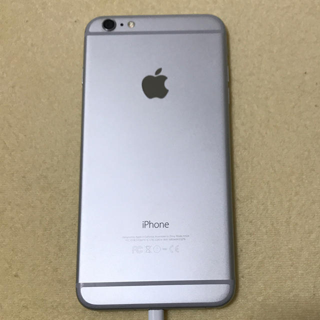 iPhone(アイフォーン)の【18日まで】iPhone6plus 128GB シルバー スマホ/家電/カメラのスマートフォン/携帯電話(スマートフォン本体)の商品写真