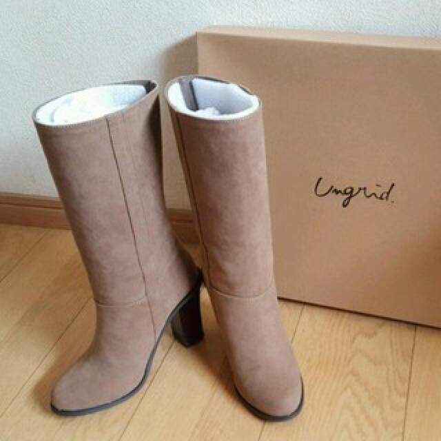 Ungrid(アングリッド)のミドル丈フェイクスエードブーツ レディースの靴/シューズ(ブーツ)の商品写真