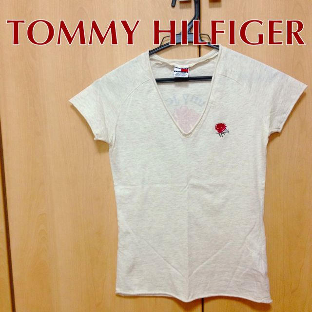 TOMMY HILFIGER(トミーヒルフィガー)のTOMMY♡薔薇プリントT レディースのトップス(Tシャツ(半袖/袖なし))の商品写真