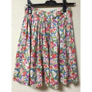 ミーアンドミークチュール(me & me couture)のミーアンドミークチュールの花柄スカート(ひざ丈スカート)