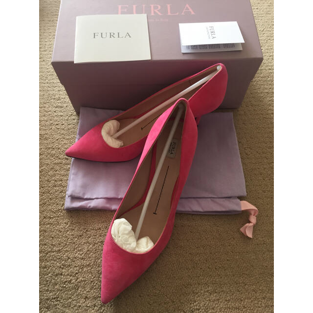 Furla(フルラ)のフルラ 新品 オペラ カラースエードパンプス ピンク 24.5 37 1/2 レディースの靴/シューズ(ハイヒール/パンプス)の商品写真