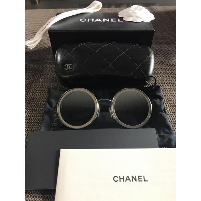 CHANEL(シャネル)のCHANEL☆ラウンドシェイプサングラス☆未使用☆シルバー レディースのファッション小物(サングラス/メガネ)の商品写真