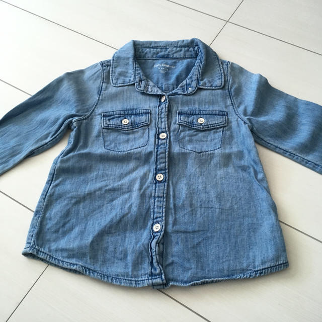 babyGAP(ベビーギャップ)のGAP☆95デニムシャツ キッズ/ベビー/マタニティのキッズ服女の子用(90cm~)(その他)の商品写真