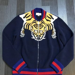 グッチ(Gucci)のGUCCI タイガー付き ウールジャケット 新品同様(ニット/セーター)