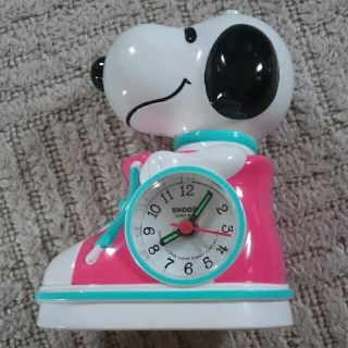 スヌーピー(SNOOPY)の新品未使用スヌーピー目覚まし時計です。(置時計)