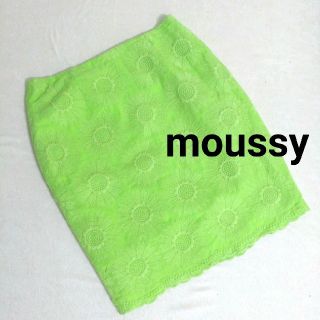 マウジー(moussy)の未使用近moussy刺繍スカート(ミニスカート)