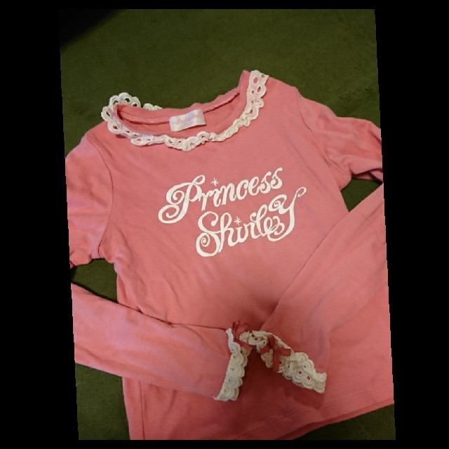 Shirley Temple(シャーリーテンプル)のシャーリーテンプルシンプルおリボンカットソー130 キッズ/ベビー/マタニティのキッズ服女の子用(90cm~)(Tシャツ/カットソー)の商品写真