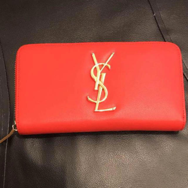 Yves Saint Laurent Beaute(イヴサンローランボーテ)のYSL ラウンドファスナー 長財布 赤 美品 レディースのファッション小物(財布)の商品写真