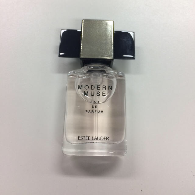 Estee Lauder(エスティローダー)のエスティローダー ﾓﾀﾞﾝﾐｭｰｽﾞ(Modern Muse) ﾐﾆﾎﾞﾄﾙ コスメ/美容の香水(香水(女性用))の商品写真