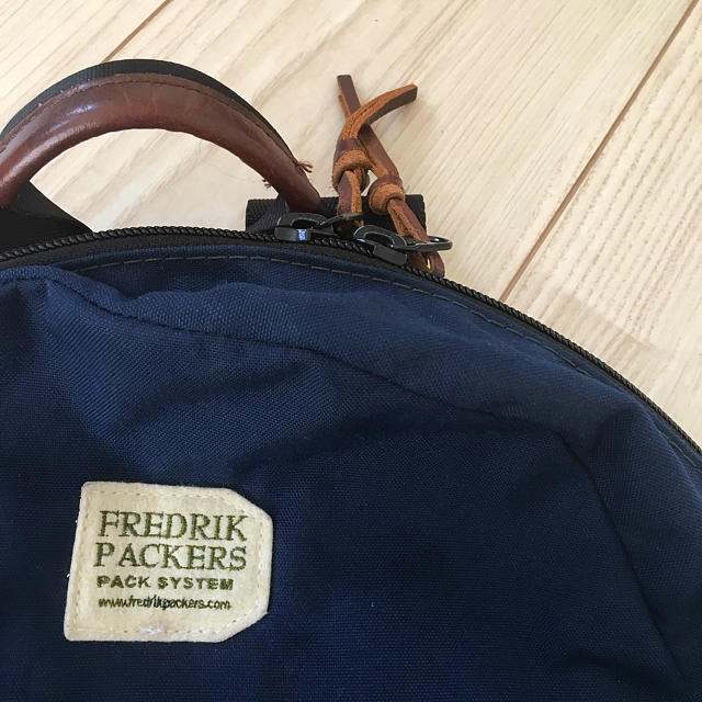 Maison de Reefur(メゾンドリーファー)のFREDRIK PACKERS ネイビーリュック レディースのバッグ(リュック/バックパック)の商品写真