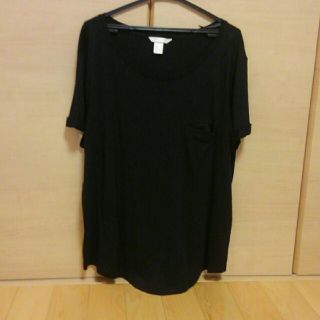 エイチアンドエム(H&M)の新品　H&M 黒Tシャツ(Tシャツ(半袖/袖なし))