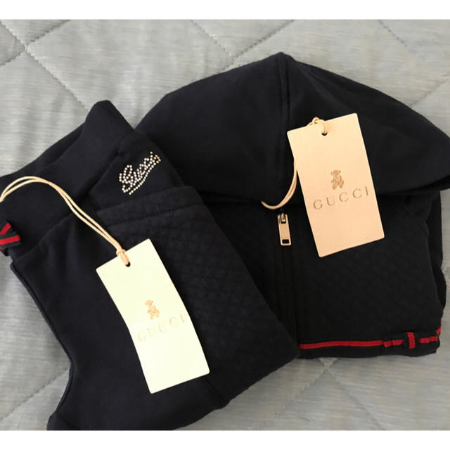 Gucci(グッチ)のサーニャンコ様ご専用☆正規品 新品☆GUCCI セットアップ 6/9Ｍ キッズ/ベビー/マタニティのベビー服(~85cm)(その他)の商品写真