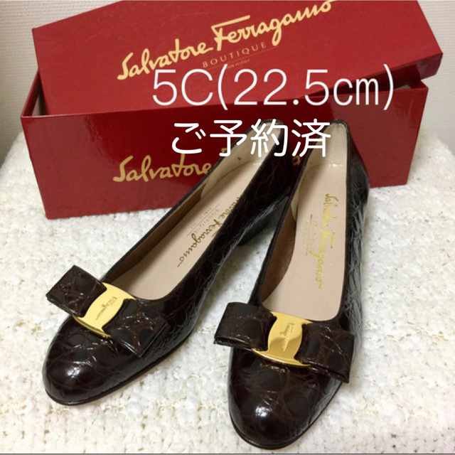 Salvatore Ferragamo(サルヴァトーレフェラガモ)のサルヴァトーレ フェラガモ VARA クロコ型押し 5C レディースの靴/シューズ(ハイヒール/パンプス)の商品写真