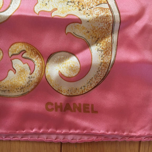 CHANEL(シャネル)のCHANEL シルクスカーフ レディースのファッション小物(バンダナ/スカーフ)の商品写真