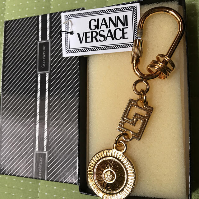 【新品同様】ベルサーチ キーホルダー Gianni Versace レア物⁉️