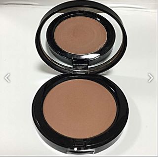 ボビイブラウン(BOBBI BROWN)のボビイブラウン ブロンジングパウダーナチュラル(フェイスカラー)