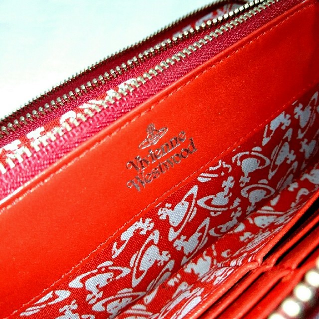 Vivienne Westwood(ヴィヴィアンウエストウッド)のVivienne Westwood/レッドレザー ラウンドジップウォレット レディースのファッション小物(財布)の商品写真