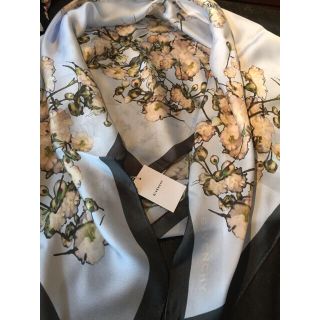 ジバンシィ(GIVENCHY)の値下げ★新品未使用★ジバンシースカーフ 半額以下(バンダナ/スカーフ)