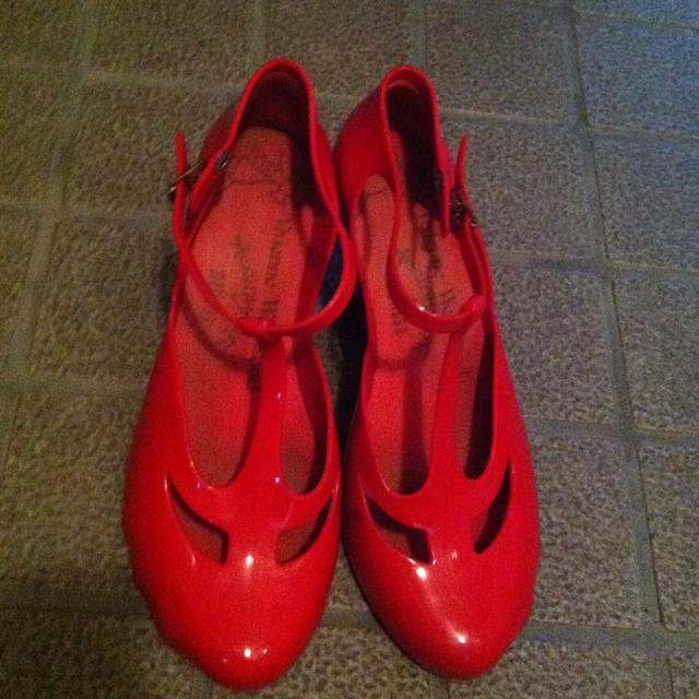 Vivienne Westwood(ヴィヴィアンウエストウッド)のヴィヴィアン  メリッサ赤靴 レディースの靴/シューズ(ハイヒール/パンプス)の商品写真