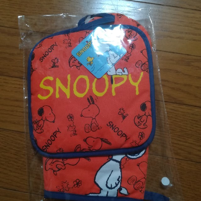 SNOOPY(スヌーピー)のスヌーピーのミトン鍋敷きセット インテリア/住まい/日用品のキッチン/食器(収納/キッチン雑貨)の商品写真