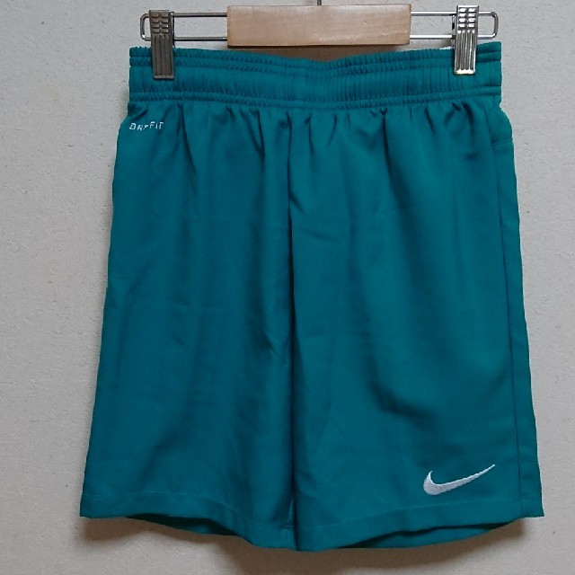 NIKE(ナイキ)の＊ミルクティー様専用＊NIKE DRI‐FIT男児ハーフパンツ〈M・150cm〉 キッズ/ベビー/マタニティのキッズ服男の子用(90cm~)(パンツ/スパッツ)の商品写真