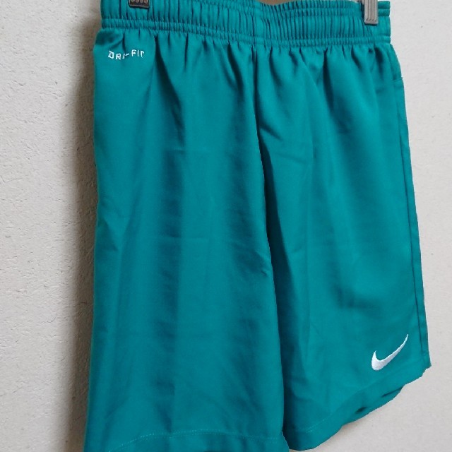 NIKE(ナイキ)の＊ミルクティー様専用＊NIKE DRI‐FIT男児ハーフパンツ〈M・150cm〉 キッズ/ベビー/マタニティのキッズ服男の子用(90cm~)(パンツ/スパッツ)の商品写真