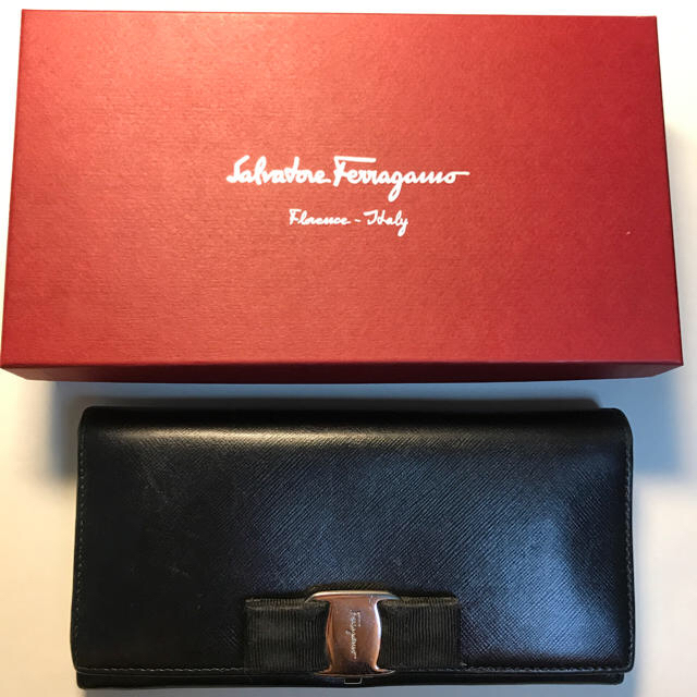 Salvatore Ferragamo(サルヴァトーレフェラガモ)のフェラガモ ヴァラ 長財布 レディースのファッション小物(財布)の商品写真