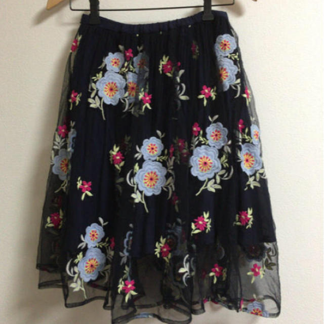 Lily Brown(リリーブラウン)のレース刺繍スカート レディースのスカート(ひざ丈スカート)の商品写真