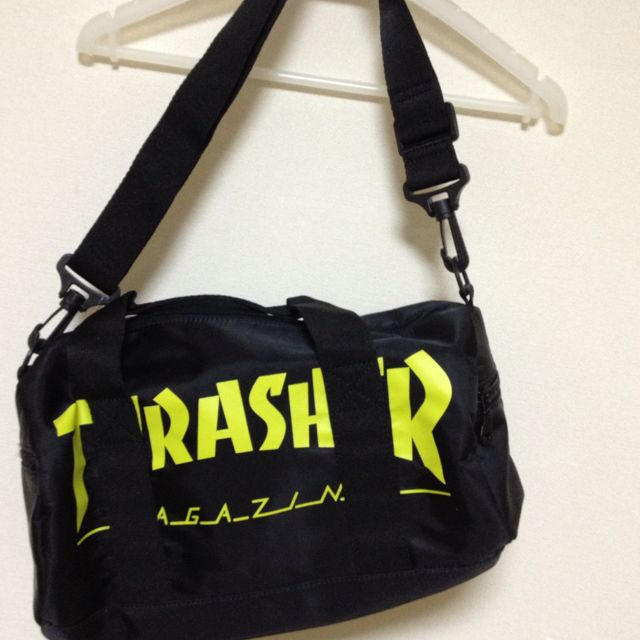RODEO CROWNS(ロデオクラウンズ)のRDC・スラッシャーコラボ・ドラムバッグ レディースのバッグ(ショルダーバッグ)の商品写真