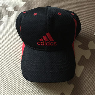 アディダス(adidas)のadidas メッシュキャップ 黒×赤 未使用(帽子)