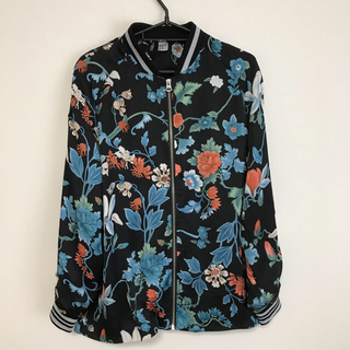 エイチアンドエム(H&M)の【値下げ】花柄サテンブルゾン(ブルゾン)