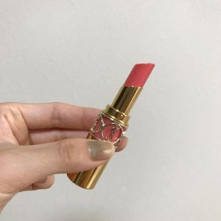 イヴサンローランボーテ(Yves Saint Laurent Beaute)のルージュ　ヴォリュプテ　シャインNo.15(口紅)