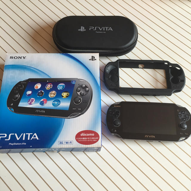 PlayStation Vita(プレイステーションヴィータ)のpsvita 1000 ジャンク ケース付き エンタメ/ホビーのゲームソフト/ゲーム機本体(携帯用ゲーム機本体)の商品写真