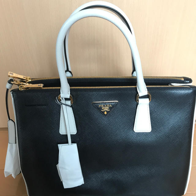 良好寄り????PRADA????スタイリッシュなバイカラー☆たっぷり容量2wayバッグ