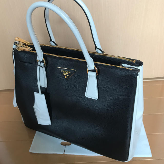【新品】PRADA プラダ サフィアーノ バイカラー 2WAY バッグ 【新品】PRADA プラダ サフィアーノ バイカラー 2WAY バッグ