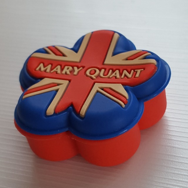 MARY QUANT(マリークワント)のマリークワント イヤホンコードリール スマホ/家電/カメラのオーディオ機器(ヘッドフォン/イヤフォン)の商品写真