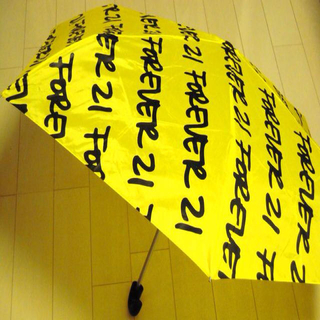 フォーエバートゥエンティーワン(FOREVER 21)の取置き-FOREVER21☆折りたたみ傘(傘)