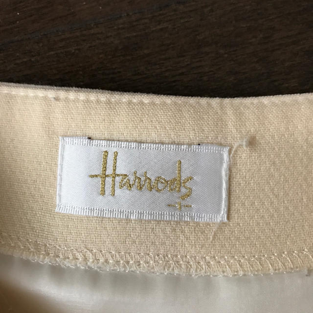 Harrods(ハロッズ)のハロッズ Harrods スカート フレア オフホワイト 1  レディースのスカート(ひざ丈スカート)の商品写真