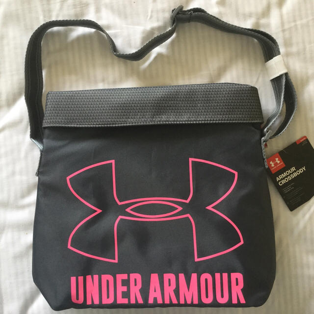 UNDER ARMOUR(アンダーアーマー)のアンダーアーマー クロスボディバック レディースのバッグ(トートバッグ)の商品写真