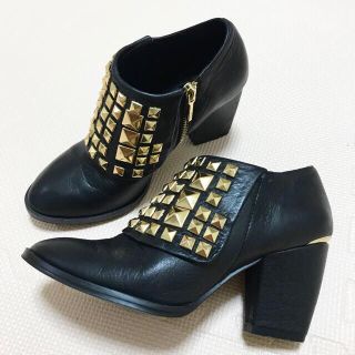 ザラ(ZARA)の美品 ZARA スタッズ ショートブーツ ブーティ 37(ブーティ)