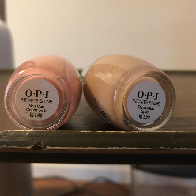 OPI(オーピーアイ)のOPIネイル マニキュア ベージュ系 2本セット コスメ/美容のネイル(マニキュア)の商品写真