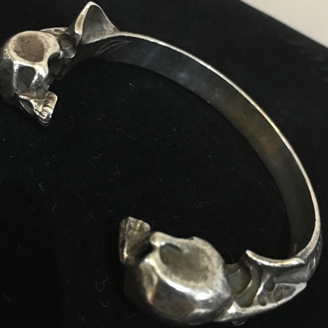 CRAZY PIG(クレイジーピッグ)のCRAZY PIG DESIGNS TWO SKULL BANGLE メンズのアクセサリー(バングル/リストバンド)の商品写真